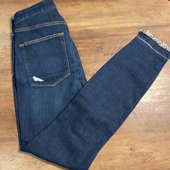 h&m super comfortable and skinny high waist ankle length ripped jeans high waist - Picture 5 of 16